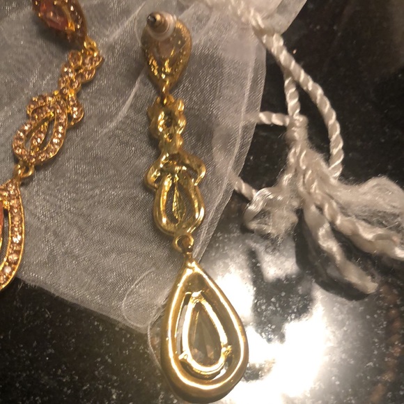 Elegant gold tone drop pendant jewel earrings NWOT - Picture 5 of 6